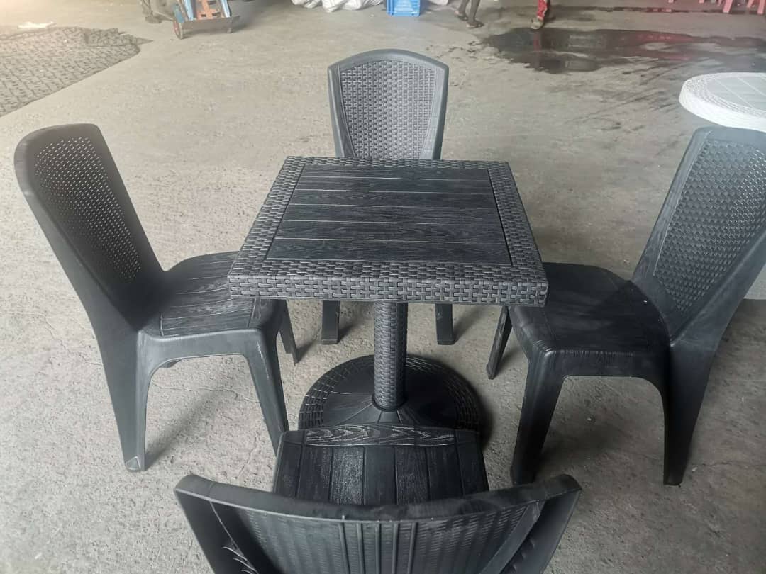 Table Ronde 4 Places